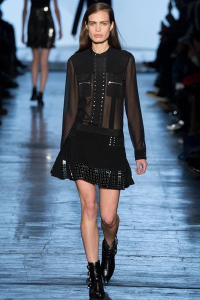 Look 15